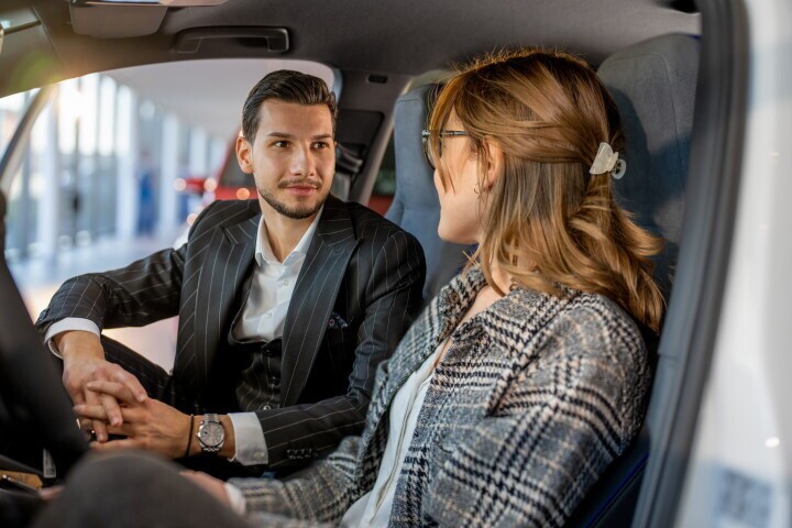 Chef de vente  automobiles occasion (F/H) 80-100%, 1. portrait